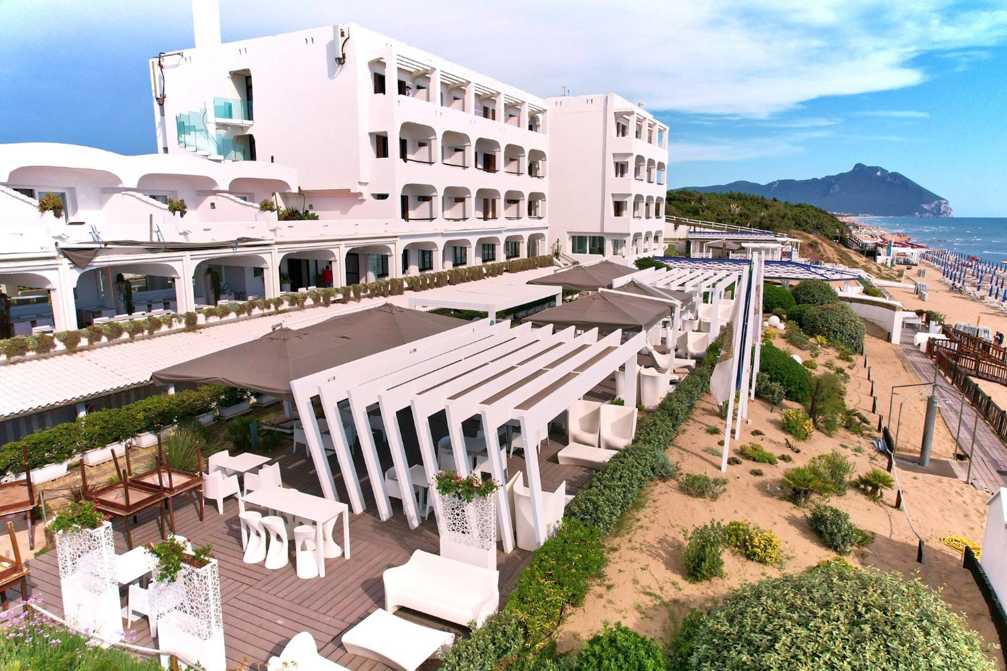 Hotel Oasi Di Kufra Sabaudia Esterno foto